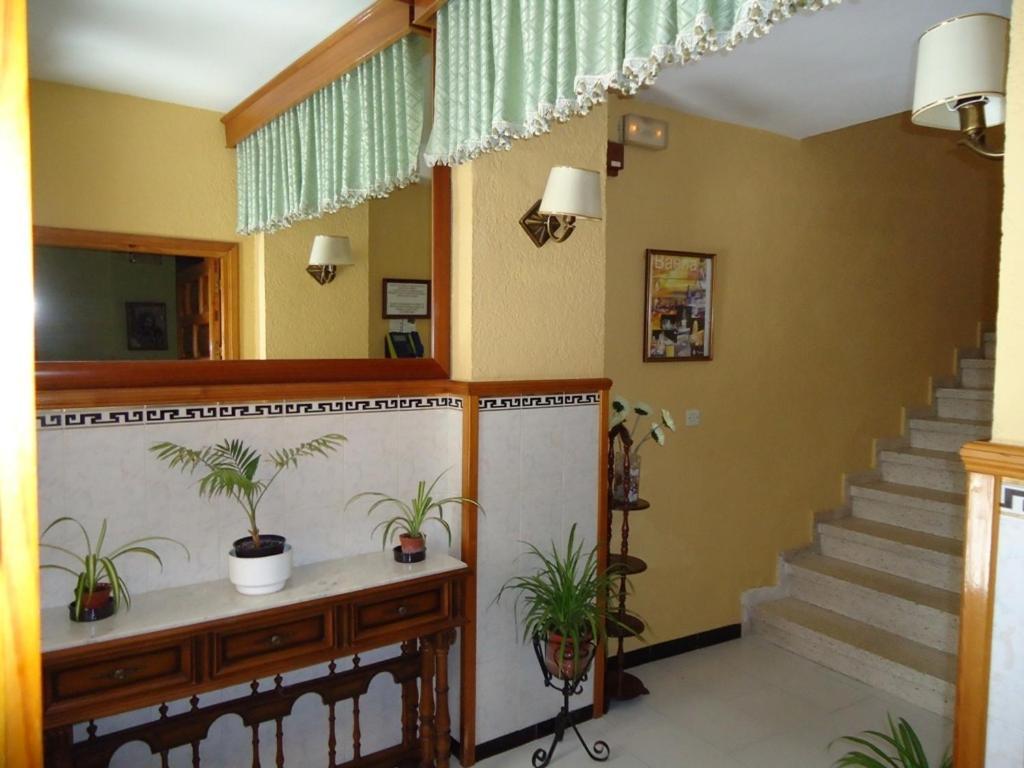 Hostal Los Claveles Baena Exterior photo