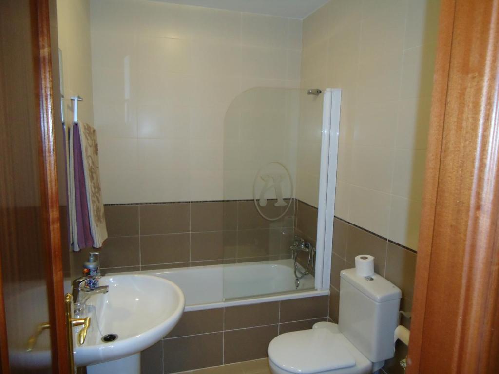 Hostal Los Claveles Baena Room photo