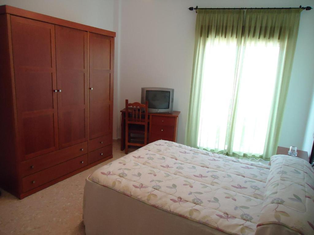 Hostal Los Claveles Baena Room photo